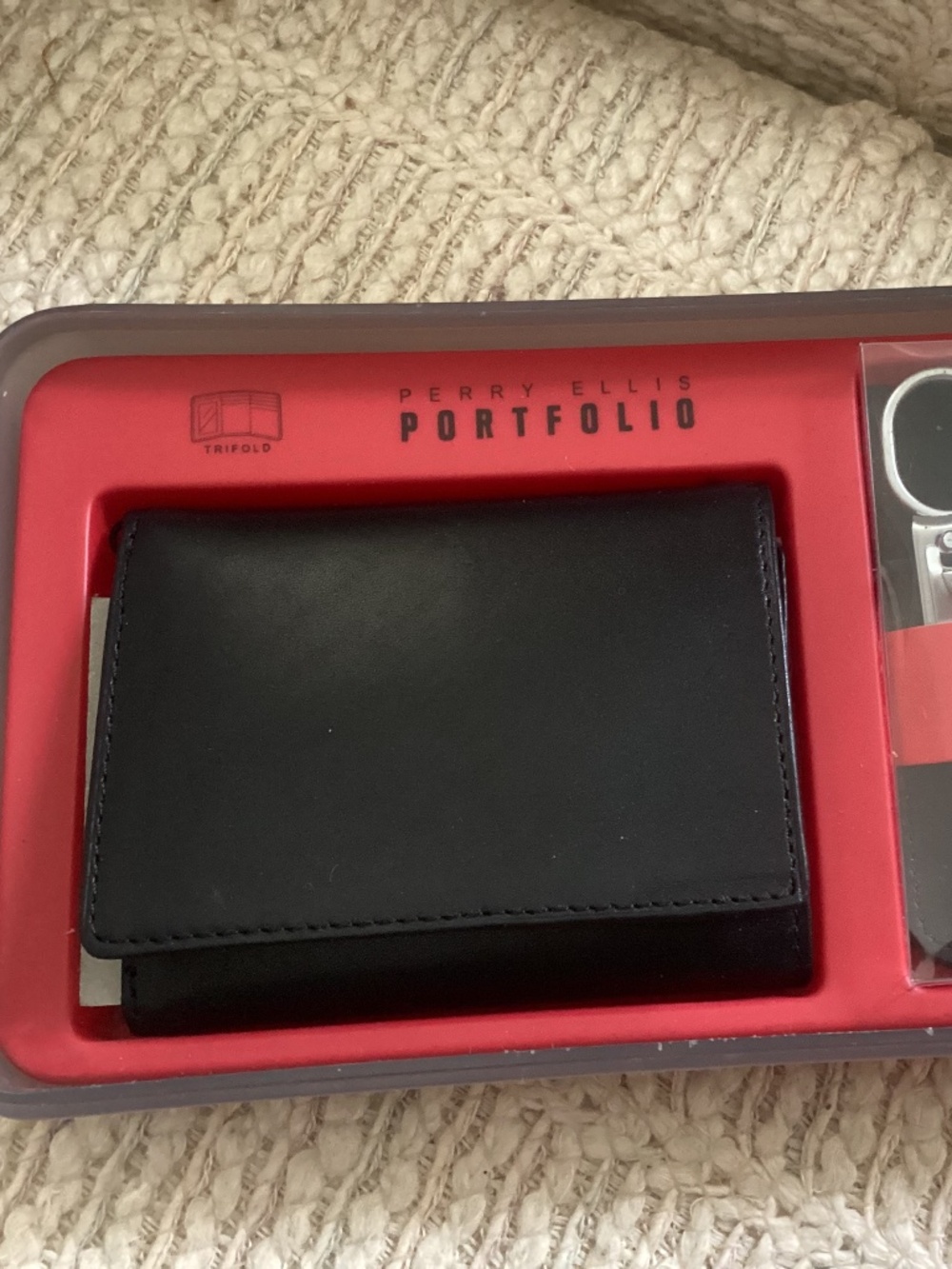 NIB Perry ellis portfolio men’s LEATHER wallet & 3 piece manicure set